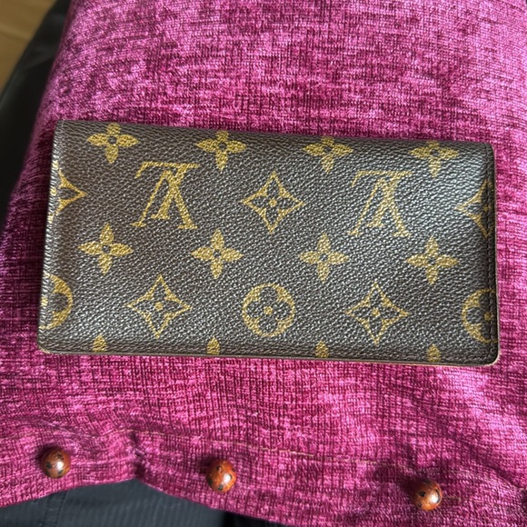 Louis Vuitton check book cover or perfect for cash bills. - Picture 2 of 6